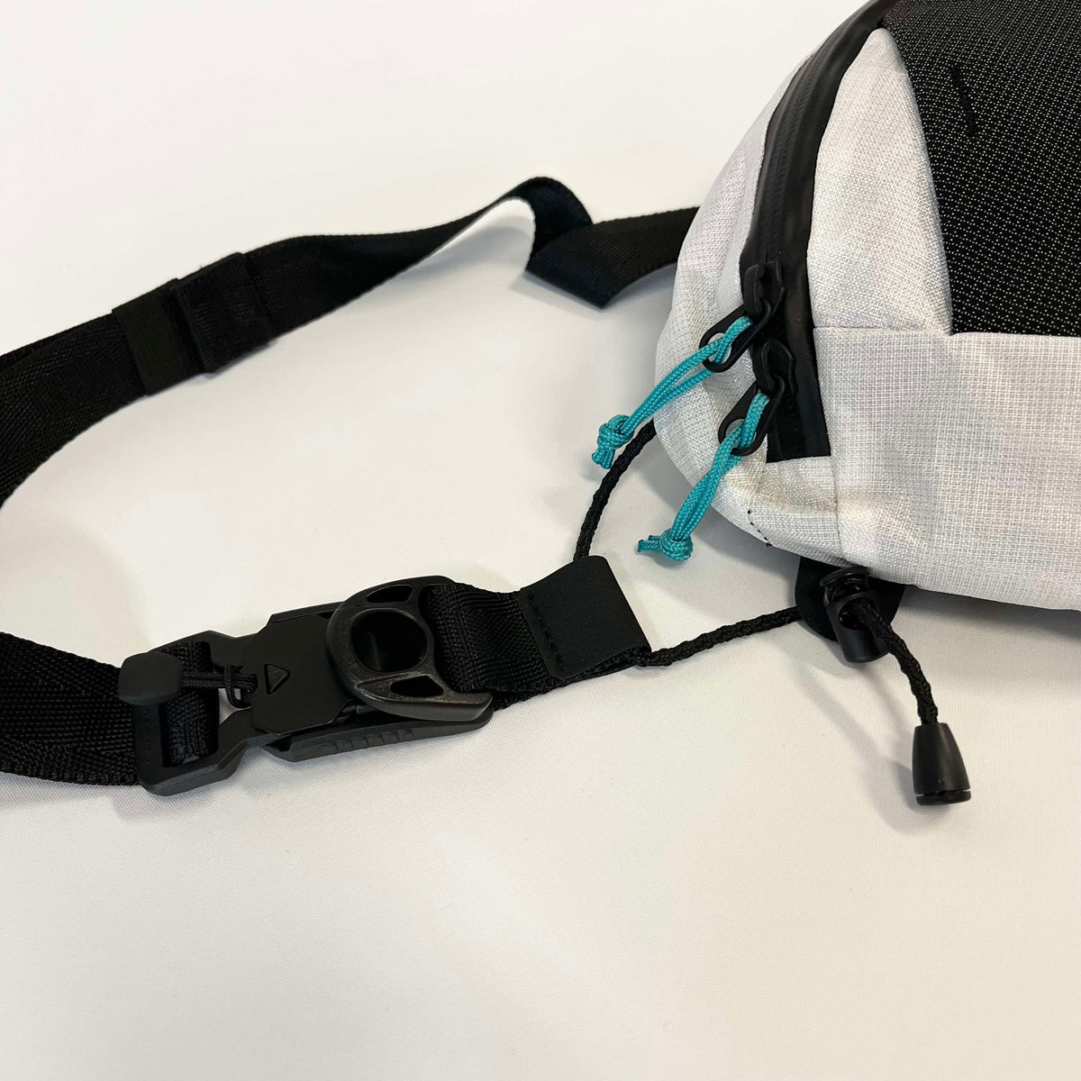 新作　BRIEFING MINI 3D LOGO HIGHNECK ブラックM 3D EMB Shoulder Bag | J.S.B. | VERTICAL GARAGE OFFICIAL